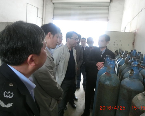 印莫栋升书记带队检查唯亭氧气站安全生产工作20160425
